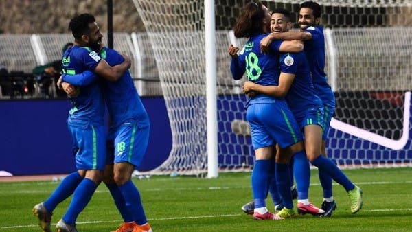 الفتح يهزم العين بصعوبة ويتصدر الدوري السعودي مؤقتاً