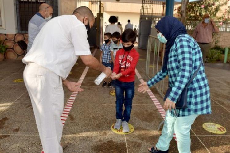 ترقب موجة ثانية لكورونا يحفز دعوات إلى تشديد الوقاية في المدارس