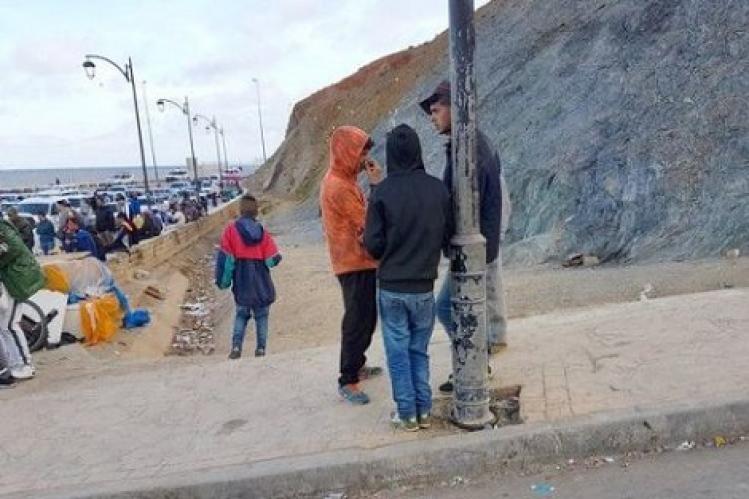 حُلم “الفردوس الأوروبي” يُغرق مدينة الفنيدق بالأطفال المشردين