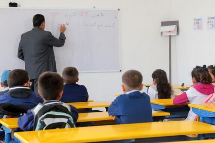 سابقة .. دعم مالي يغطي مصاريف الدراسة لأبناء موظفين متوفين