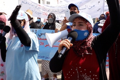 عمال النسيج يحتجون ويتهمون الحكومة بالتفرج على قرارات التشريد