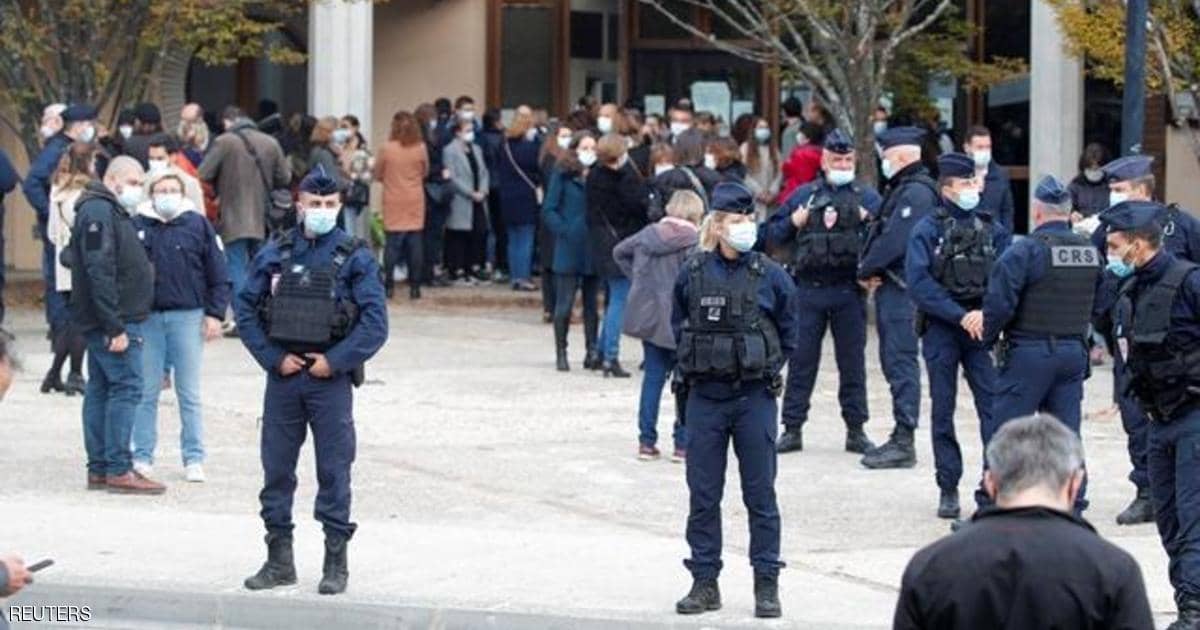 فرنسا تكشف مزيدا من التفاصيل بشأن حادثة ذبح المدرس