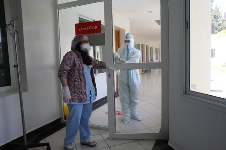 “كورونا” يتفشى بالبيضاء وسلا .. الحالات الخطرة تلامس الألف