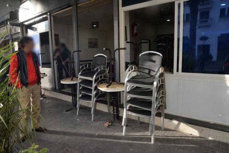 “كورونا” يغلق مقاهي طنجة في العاشرة ليلاً