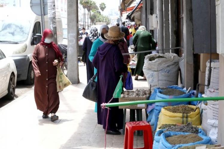 “كوفيد-19” ينتشر وسط أسواق العاصمة الاقتصادية‬