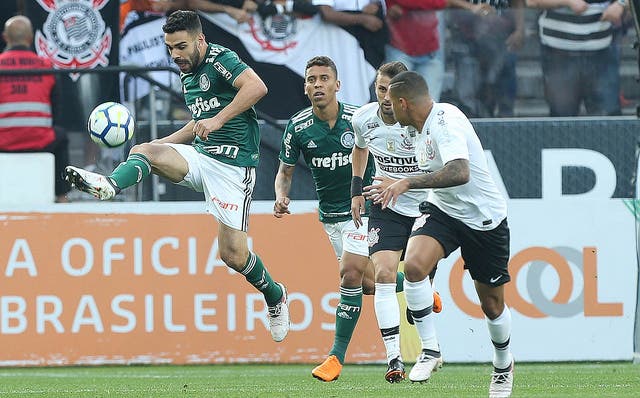 كيف أدى أجانب الاتحاد والأهلي في ديربيات أنديتهم السابقة؟ 