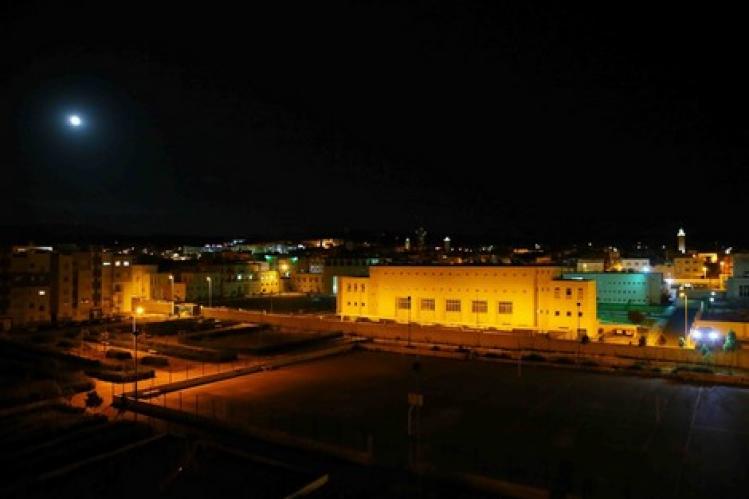 مغاربة يستغربون شل “الحركة الليلية”.. وخبير يفسر قرار السلطات‬