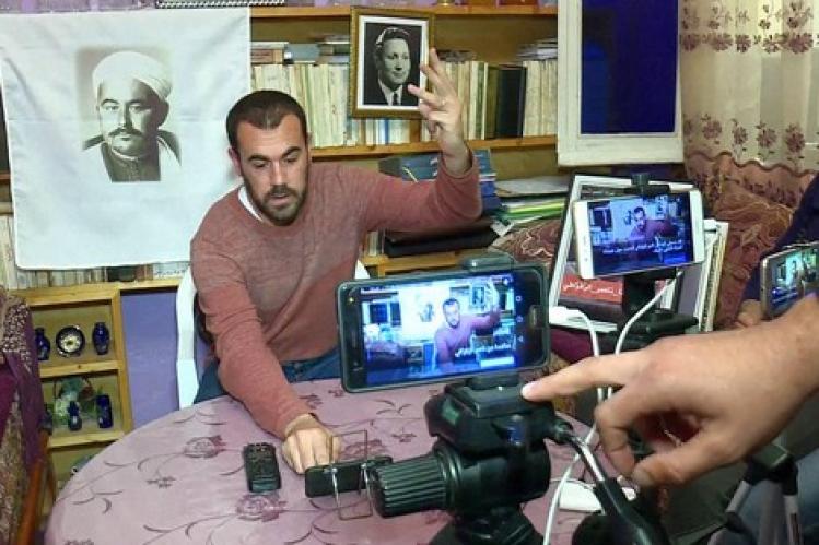 ‪الحسيمة “تتزين” في ذكرى فكري .. والزفزافي ينشد حرية المعتقلين‬