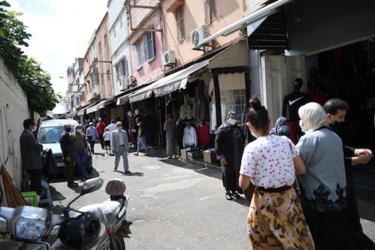 التهور في الأحياء الشعبية يفاقم الوضعية الوبائية بالدار البيضاء