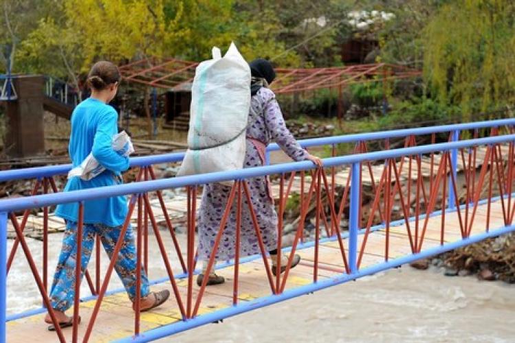 العنوسة وموانع الحمل وعمل المرأة.. ثالوث يخفض خصوبة المغاربة