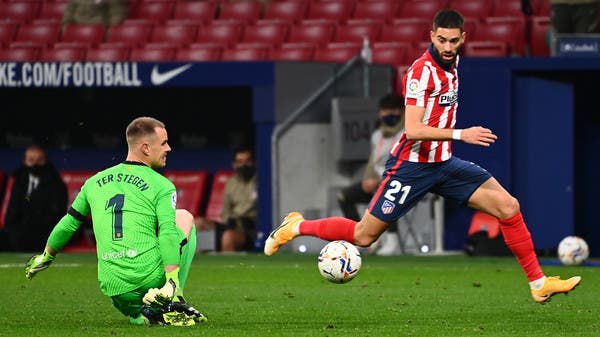 بخطأ فادح من شتيغن.. أتلتيكو يفوز لأول مرة على برشلونة منذ 10 سنوات