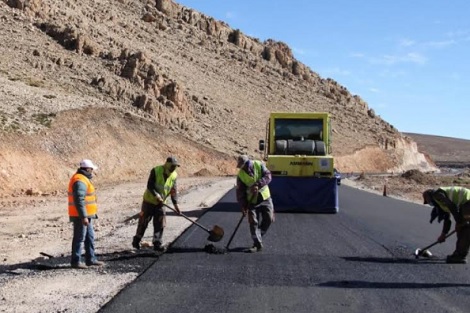 تدابير عديدة تستبق تساقط الثلوج الكثيفة بإفران
