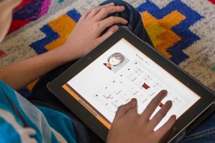 توزيع لوحات إلكترونية على تلاميذ بالوسط القروي