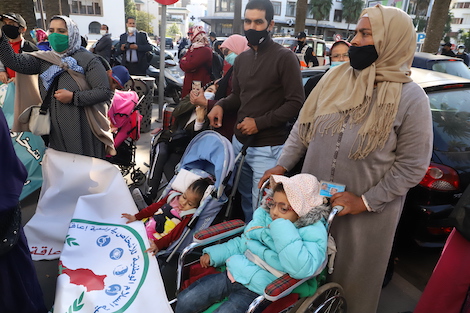 ذوو حاجيات خاصة يشتكون مراقبي حافلات “ألزا”