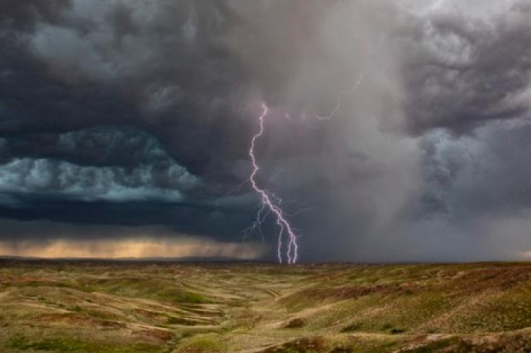 رياح قوية وأمطار رعدية تهم مناطق في المملكة