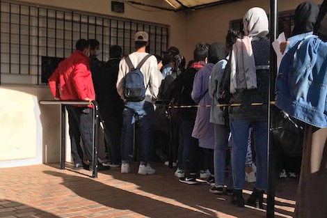 فوضى كلية الآداب تبدد “احتياطات كورونا” بالرباط