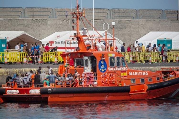 قوارب الهجرة غير النظامية تقلب الدفة صوب سواحل أرخبيل الكناري