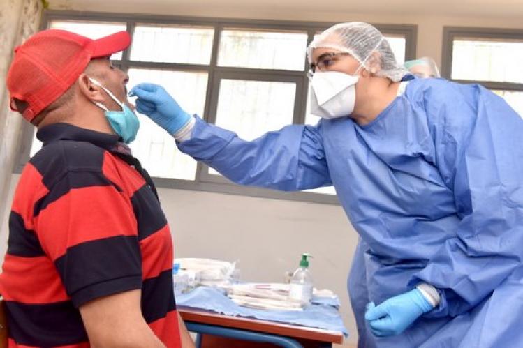 نقابة تطالب بتعميم تحاليل كورونا على الموظفين