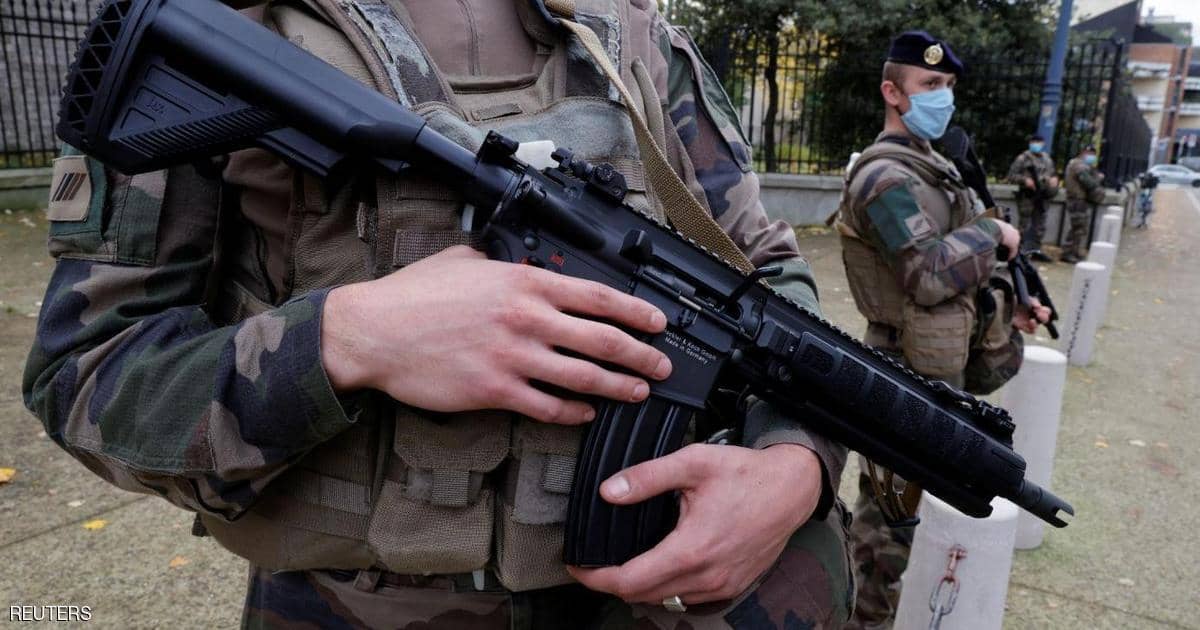 وزير الداخلية الفرنسي: بلدنا في حالة حرب