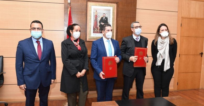 أمزازي يوقع إتفاقية مع الشركة الوطنية للطرق السيارة بخصوص تأهيل المؤسسات التعليمية