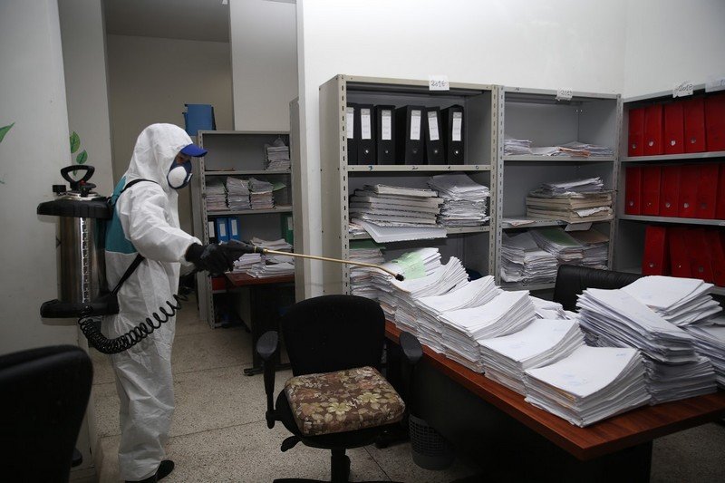 الأكاديمية التي أبرمت صفقة التعقيم واجتاحتها “كورونا”