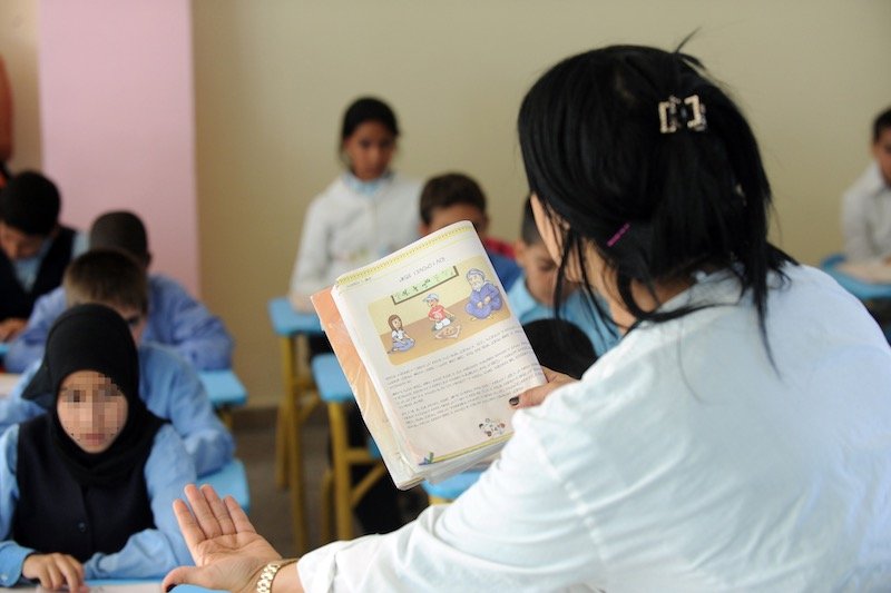 التزامات الحكومة بتعميم تدريس الأمازيغية تتكسر على “حجرة الواقع”