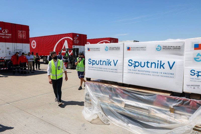 الجزائر تقتني دفعة أولى من اللقاح الروسي ضد فيروس “كورونا”