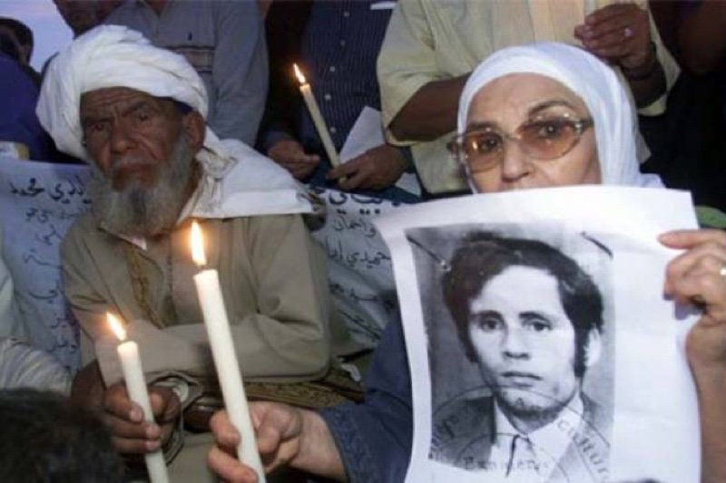 الحادك يتصفح مذكرات بودرقة .. دور المؤرخ في تأطير ذاكرة الشاهد