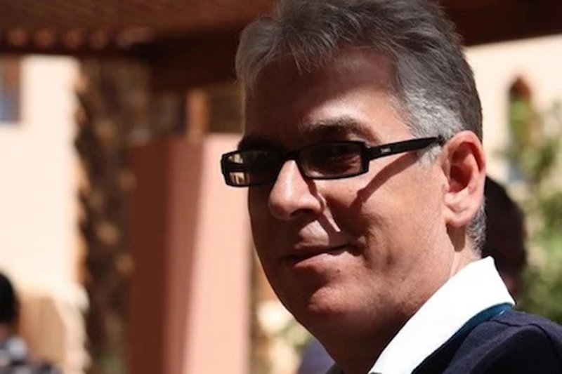 الشاعر سرحان يقرض الأغصان .. نسغ الكلام يعبر إلى ثمر الكتابة