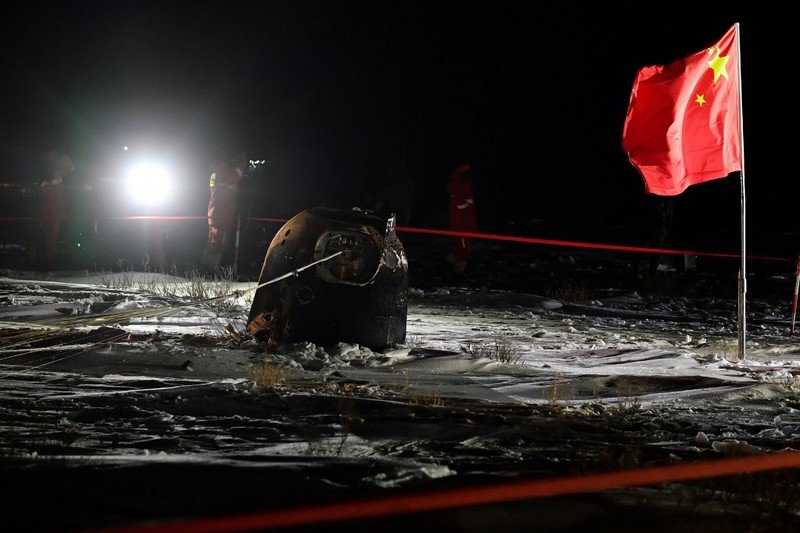 الصين تجلب عينات من سطح القمر في إنجاز تاريخي