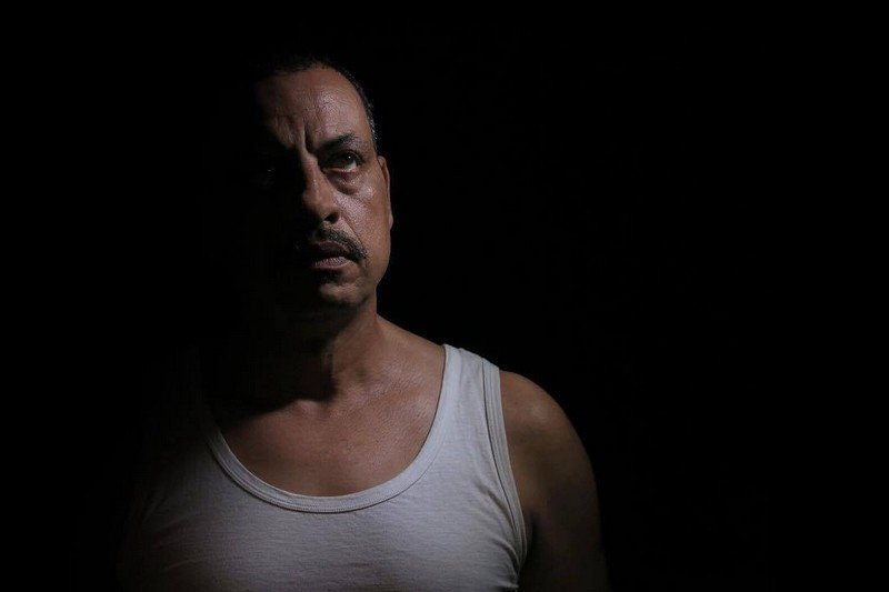 الممثل البشير واكين ينزع “قناع الكوميديا” ويتدثر بلباس الدراما