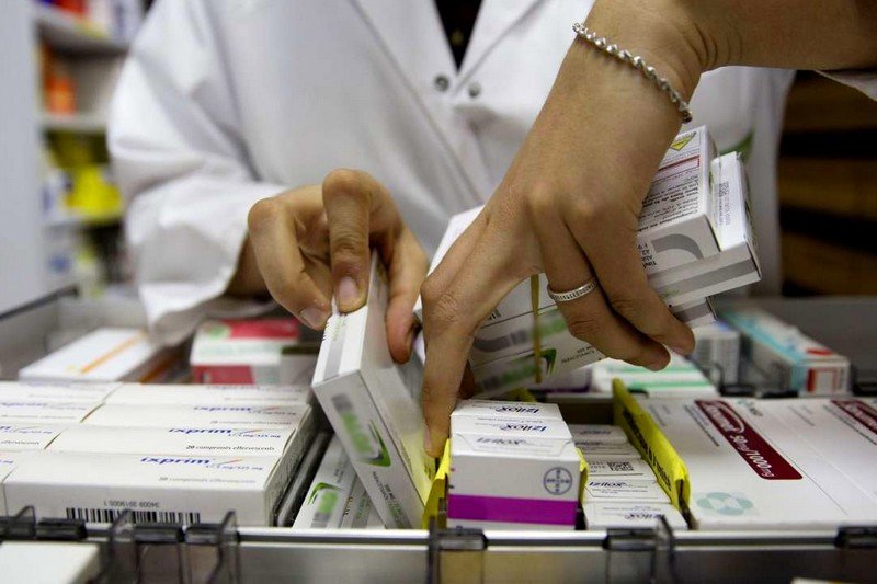 برلمانيون يجتمعون بوزير الصحة للتحقيق في “اختلالات مديرية الأدوية”