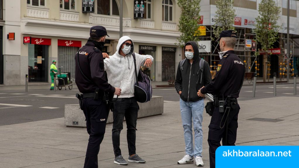 بعد مشاهد الازدحام.. الحكومة الإسبانية تناشد شعبها التصرّف بمسؤولية في ظلّ ”كورونا“