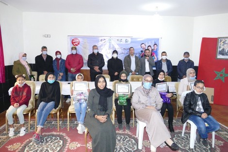 جمعيات توزع جوائز على التلاميذ بـ”سيدي بوزيد”