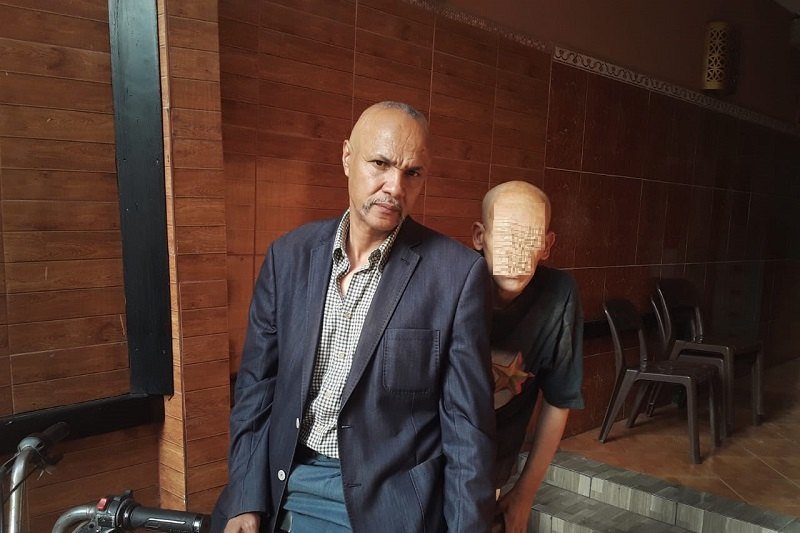 حارس أمن يكرس سنين حياته لرعاية المشردين