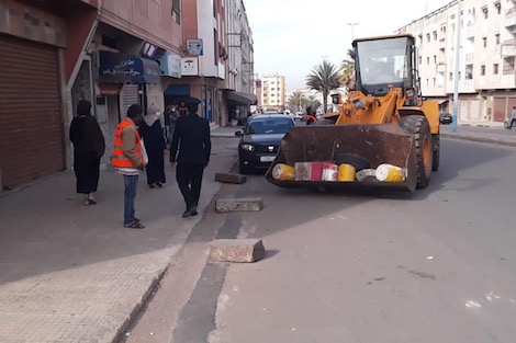 حملة واسعة تحرر أرصفة أحياء راقية بالبيضاء