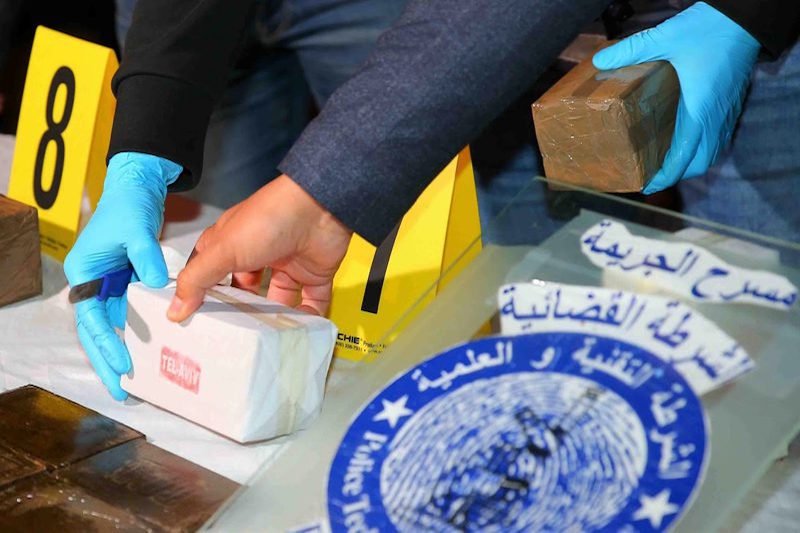 “رائحة الحشيش” على الأوراق النقدية تسقط متورطين في غسل الأموال