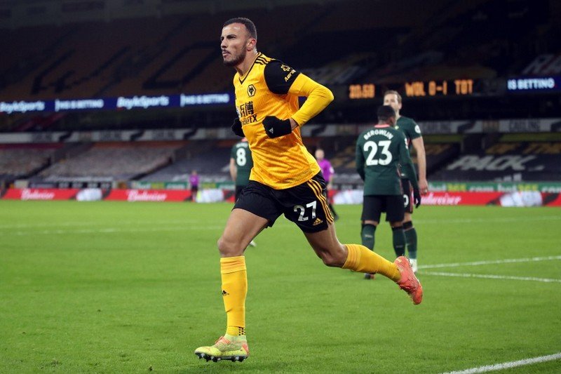 سايس يحصد ثمار التألق أمام توتنهام بالبريميرليغ