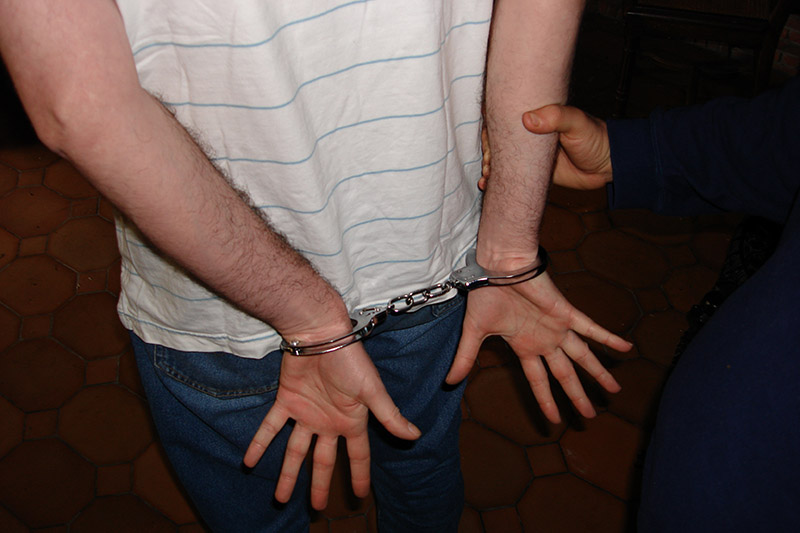 شبهة استعمال سلاح ناري تورّط شخصا بالدروة