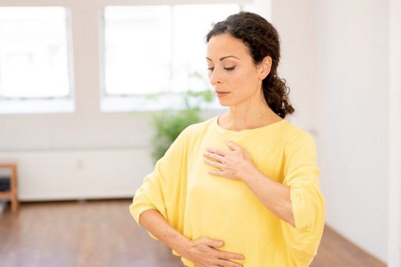 في موسم الأعياد .. هكذا تواجه حرقة المعدة