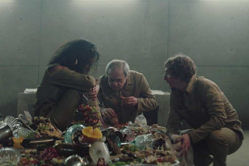 فيلم “بلاتفورم” .. حفرة تختزل العالم داخل سجن مفرط في الطبقية