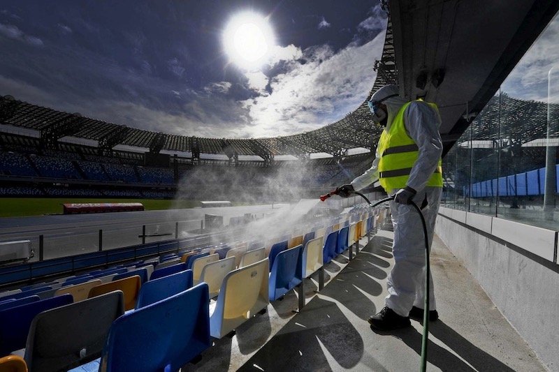 “كورونا” يفجّر فقاعة الكرة .. هل يمتد التعثر الاقتصادي إلى سنة 2021؟