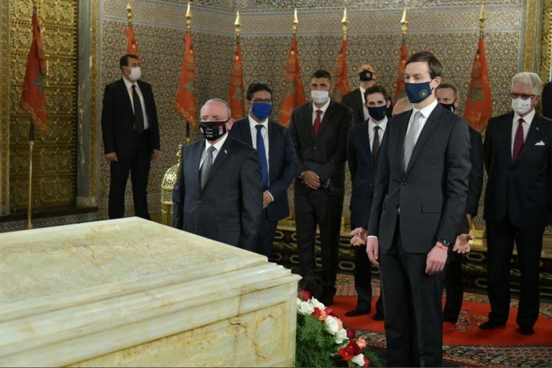 كوشنر وبن شبات يوقعان في الدفتر الذهبي لضريح حسان