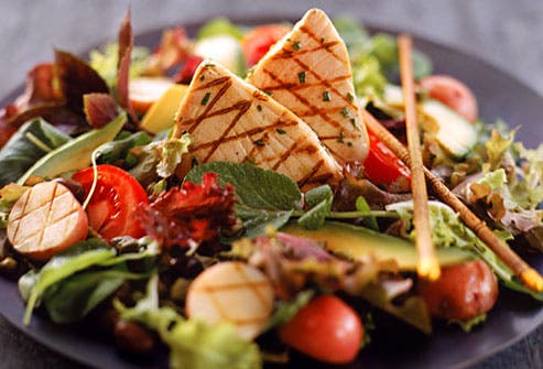 هذه الأطعمة تحارب الشيخوخة وتقي من أمراضها