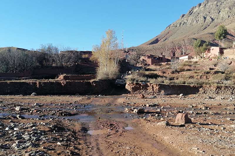 هشاشة البنية التحتية تثير استياءً ضواحي أزيلال