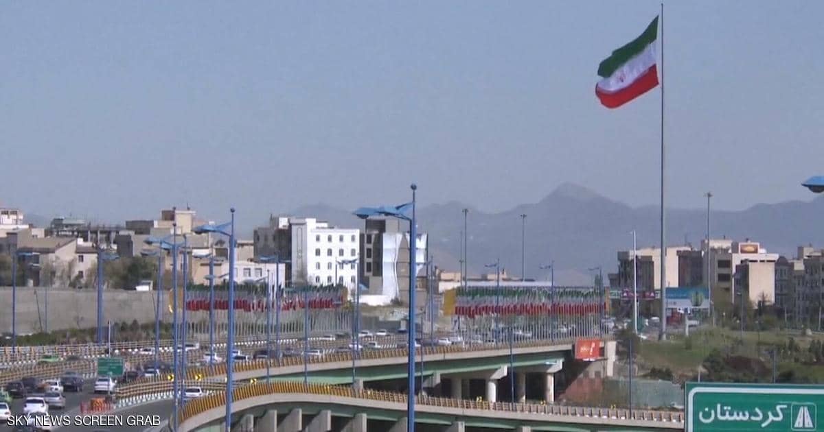 واشنطن تفرض عقوبات على مسؤول إيراني وجامعة