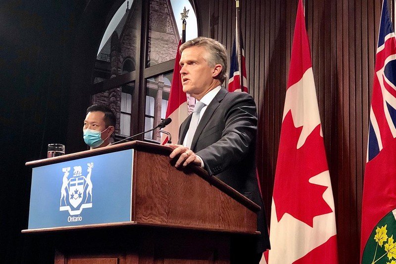 وزير كندي يعتذر عن عدم احترام تدابير الجائحة