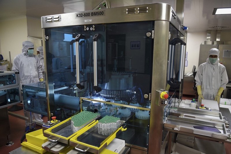 أوروبا تطلب من صناع اللقاحات تنفيذ الالتزامات