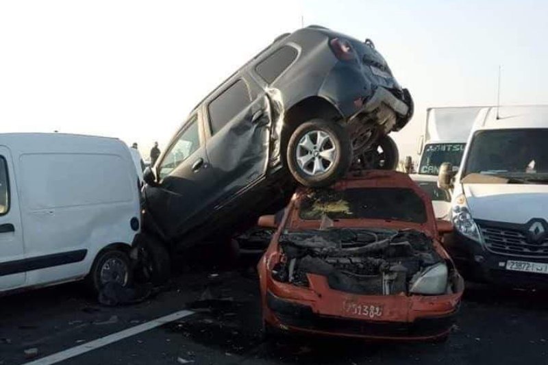 اصطدام مركبات يخلف 8 مصابين بالطريق السيار
