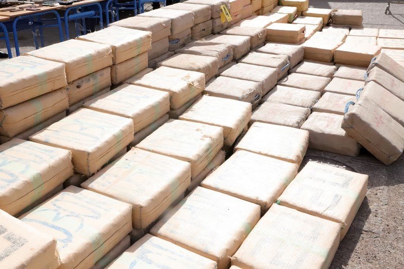 اعتراض زورق ينقل الشيرا في “رأس سبارطيل”